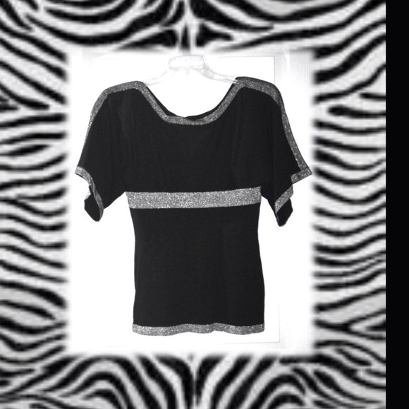 🌹SOLD🌹🌹🌹Gorgeous black and silver top🌹