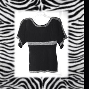 🌹SOLD🌹🌹🌹Gorgeous black and silver top🌹