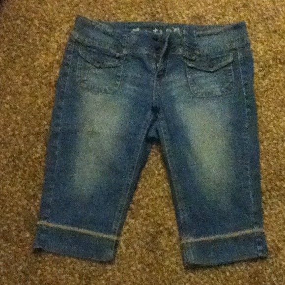 Stretchy jean capris form fitting & comfortable