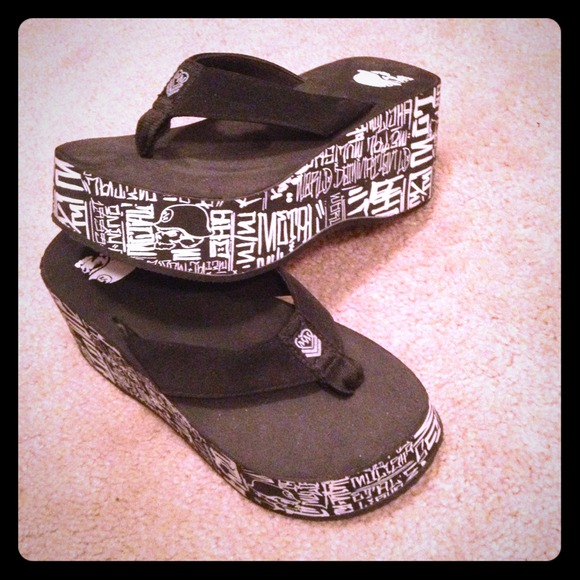 ⛔️SOLD⛔️Metal Mulisha platform sandals.