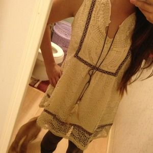SOLDDDDD!!!!!! Very cute cream colored top