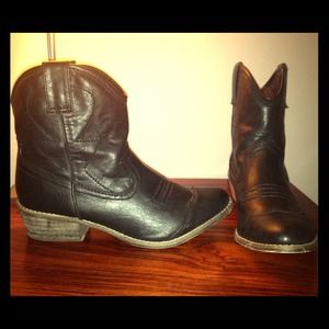 Black cowboy boots