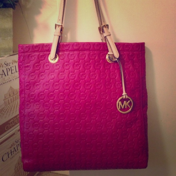 ⛔Sold⛔NWT Michael Kors jet set item luggage tote