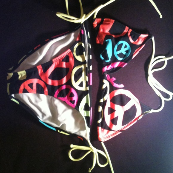 Cute string bikini!