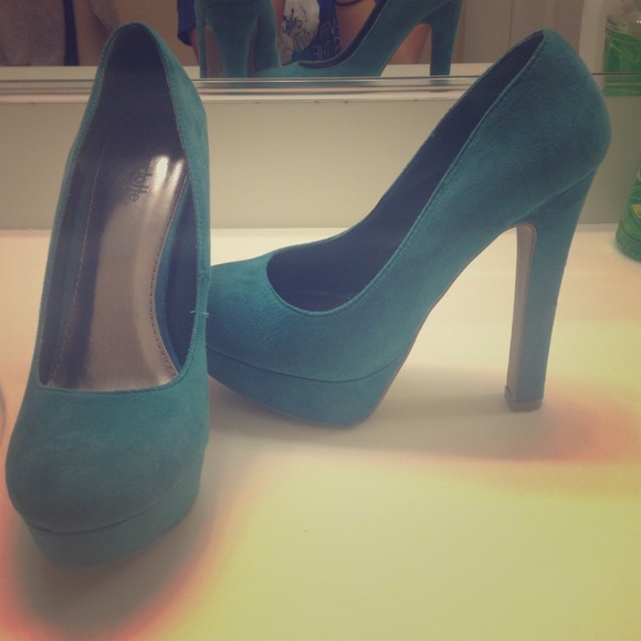 Velvet Teal Pumps💙Mint Tube Top