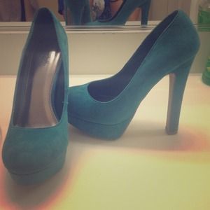 Velvet Teal Pumps💙Mint Tube Top