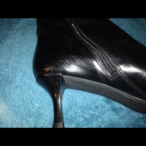MAKE OFFER! NEW Blk Stuart Weitzman Boot - Picture 3 of 3