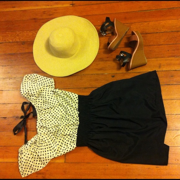 Polka Dots & Ruffles - Picture 2 of 4