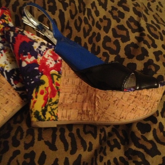 Cute wedge heels - Picture 2 of 3