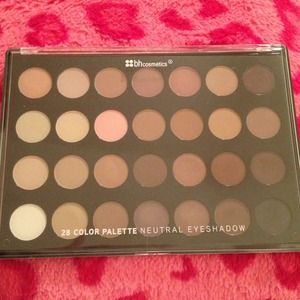 ⛔Sold⛔BH cosmetics 28 color palette neutral eyesha