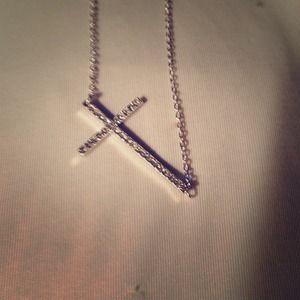 Cross neckless with crystals