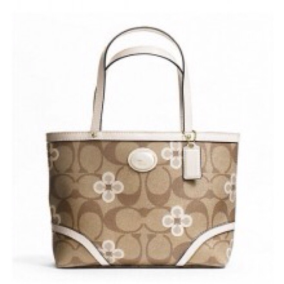 JUST REDUCED!! Final Price!! PEYTON SIGNATURE TOTE