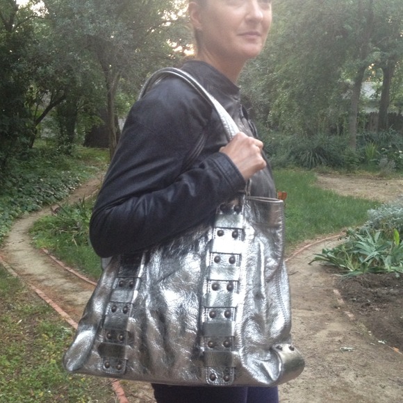 Collector's item-Gorgeous silver leather Kale tote - Picture 2 of 4