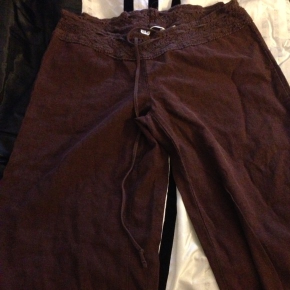 Brown capri's