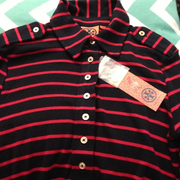 CLOSET CLOSED - Picture 2 of 4