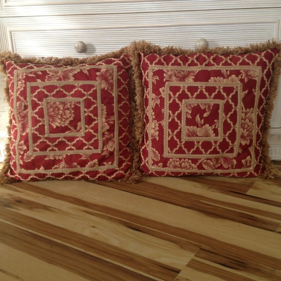 Old in good shape red pillow