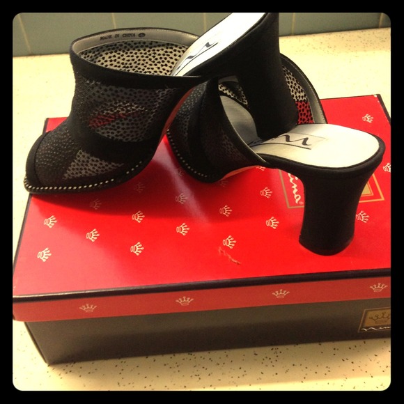 Nina black peep toe shoe