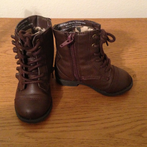 Brown boots toddler size 6