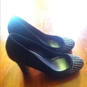 *Sold* Sexy and chic black heels