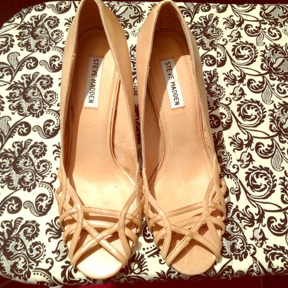 🚫SOLD🚫Steve Madden Donatela heels