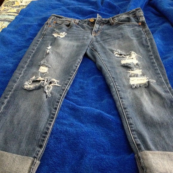 ❎TRADED❎ AE slouchy distressed denim capris
