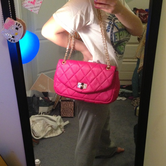 Pink shoedazzle crossbody, adjustable