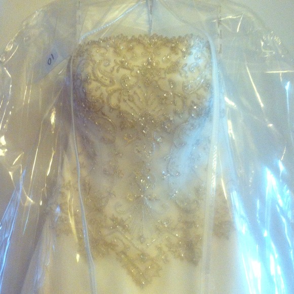 🚫RESERVED🚫NWOT Beautiful Wedding Gown!💕