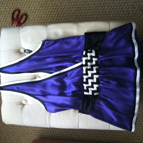 Bebe halter top. Ties in back
