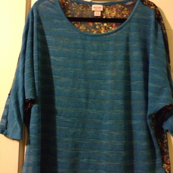 Sheer blue/flower knit top 3/4 sleeve