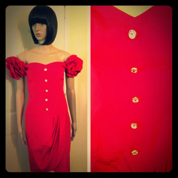 ⚠️SOLD⚠️Vintage Bold Ruffled Shoulder Dress