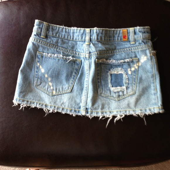 Destroyed mini jean skirt - Picture 2 of 2