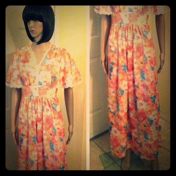 ⚠️SOLD⚠️Vintage Wild Garden Hippie Dress