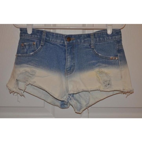 ❌SOLD❌Distressed jean shorts - Picture 1 of 2
