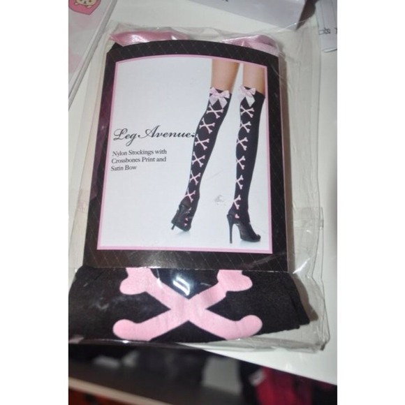 🔴SOLD🔴Skull thigh high socks with pink bows
