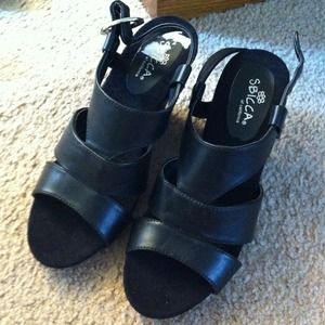 Black wedges