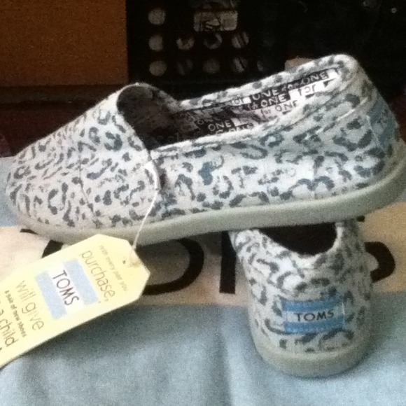 NEW TOMS CLassic Printed Earthwise Blue Leopard