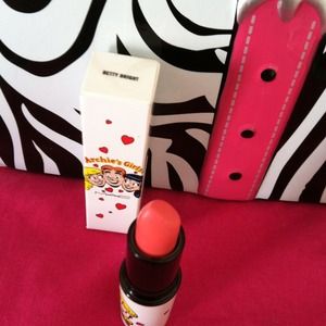 MAC BNIB Archie's Girls lipstick. Betty Bright.