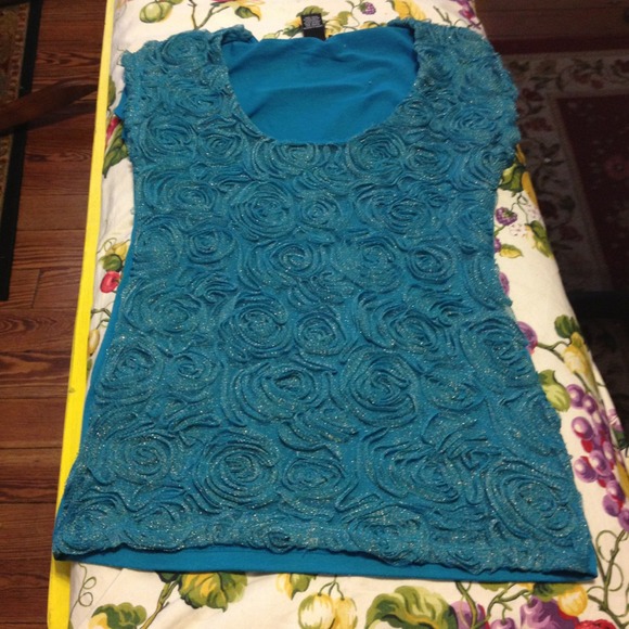 Turquoise Gold ruffle rose shirt