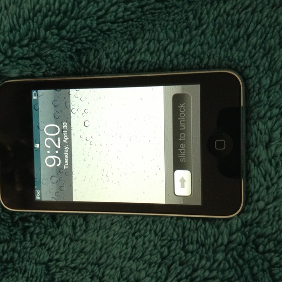 iPod 2nd gen. Great condition! No tades