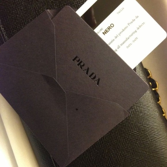 💢💢SOLD💢💢👀Prada cross body bag gold chain - Picture 2 of 4