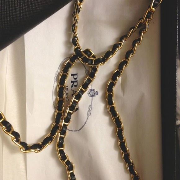 💢💢SOLD💢💢👀Prada cross body bag gold chain - Picture 3 of 4