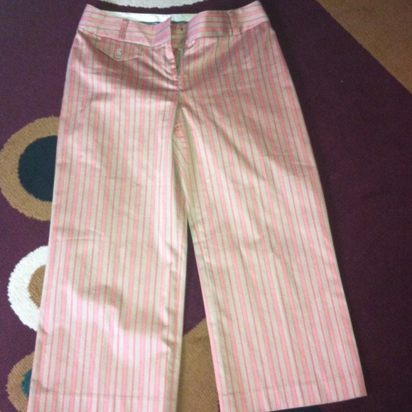 Express studio red and khaki Capri