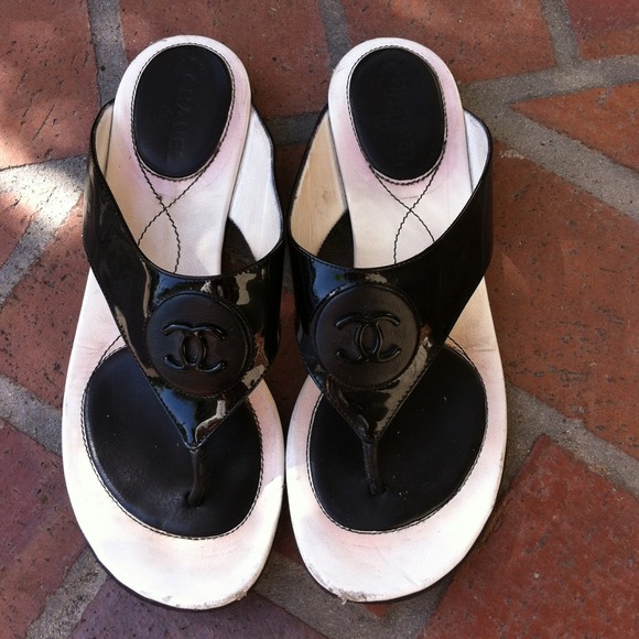 CHANEL FLIP FLOPS - Picture 3 of 4