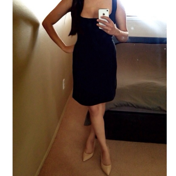 ❌ SOLD IN BUNDLE ❌ Guess Black Dress - Picture 3 of 3