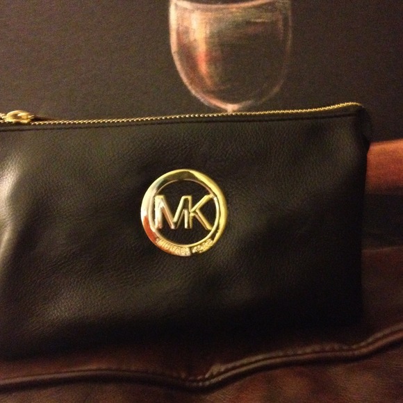 MK cross body bag, last in stock in black.