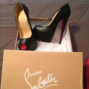 INSPIRED Christian Louboutins SIZE 35...