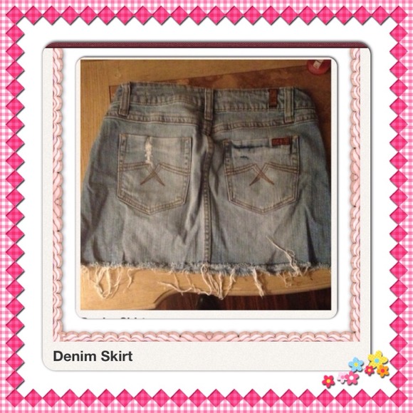 Cute jean denim skirt great for summer - Picture 2 of 2