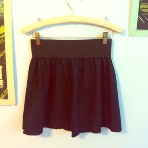 Miley Cyrus navy skirt 🌞