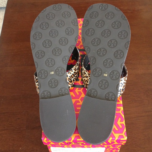 **SOLD**Tory Burch leopard print Thora sandal - Picture 2 of 3