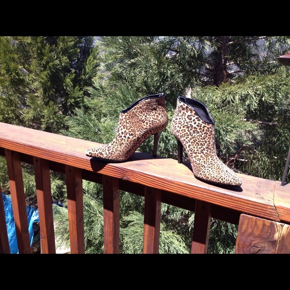 NWOT!  Carlos Santana Leopard Booties!!👢👢💛 - Picture 2 of 4